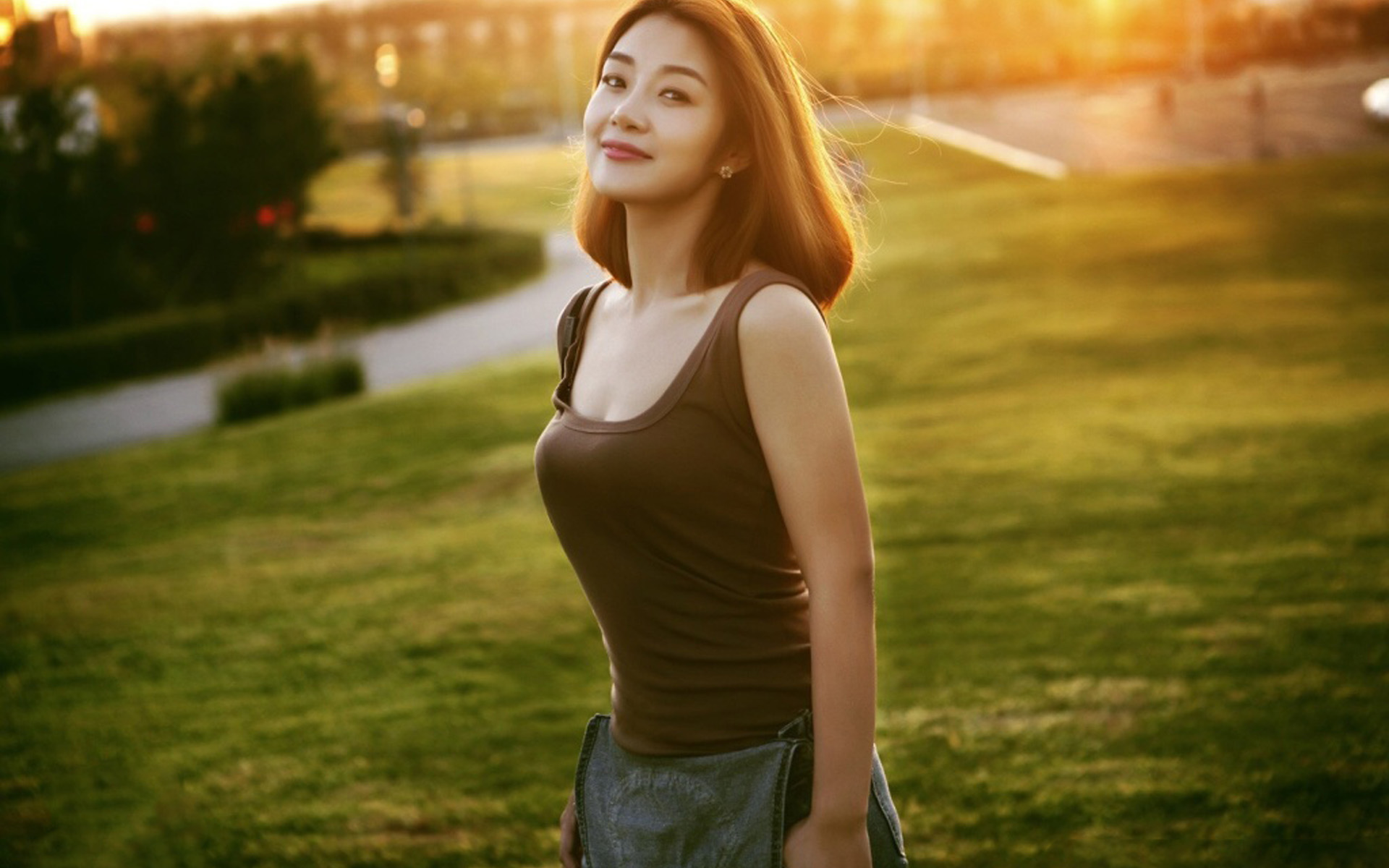 阳光下的美女