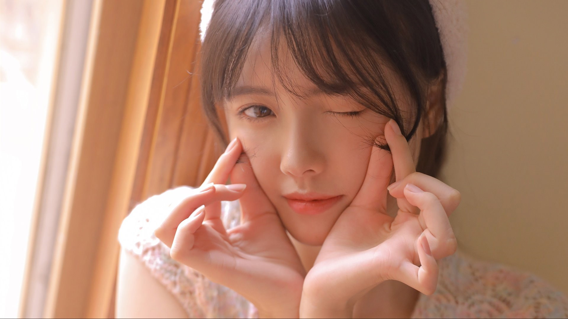 甜美少女的温柔瞬间