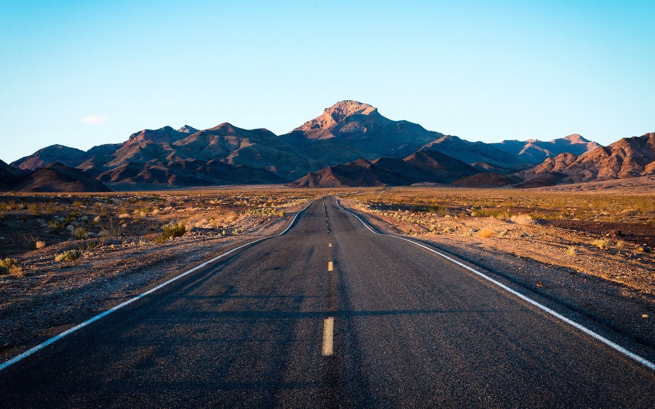 美国西部死亡谷（Death Valley）荒漠公路实拍景观