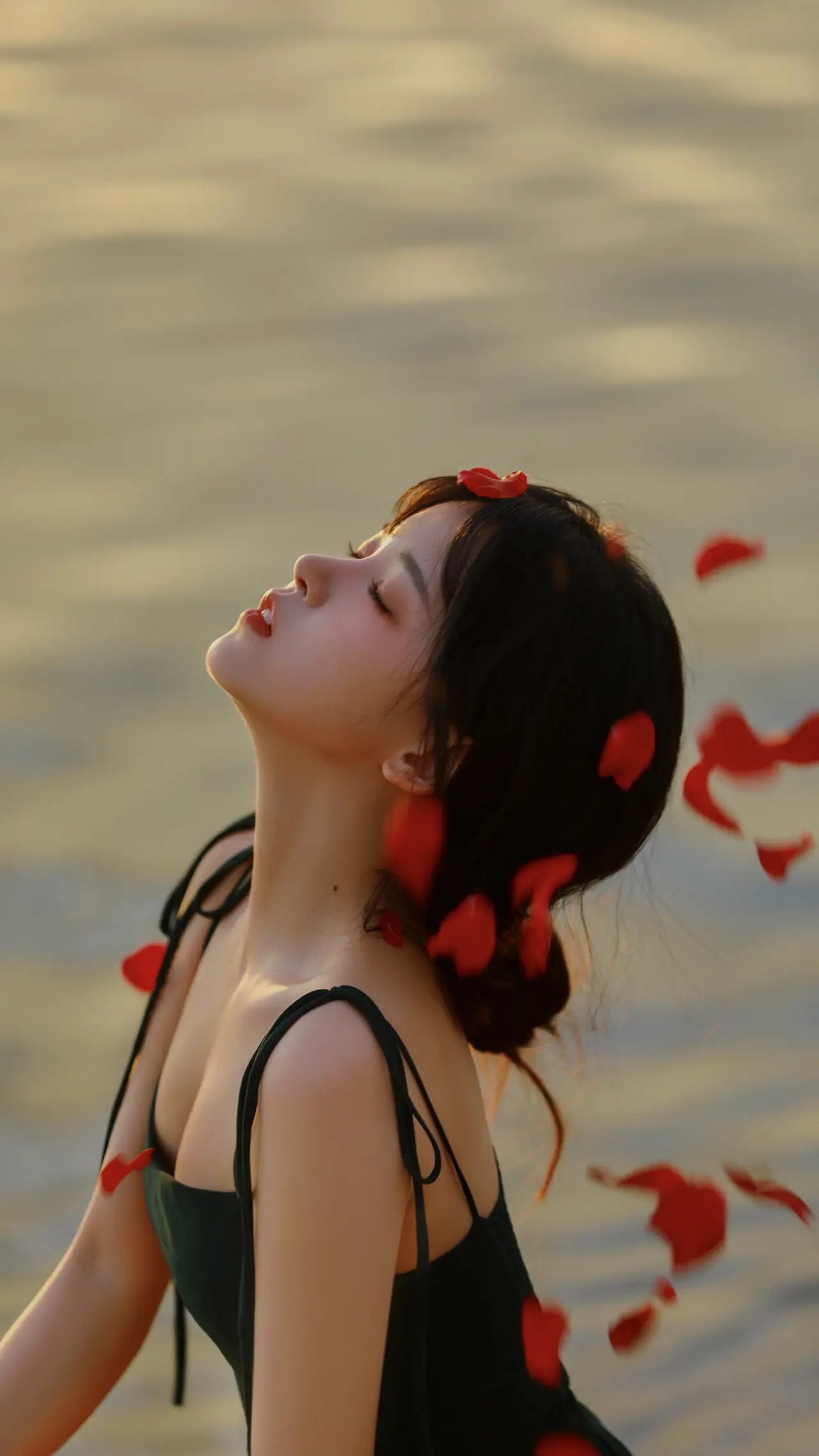 玫瑰飘落间的优雅女子